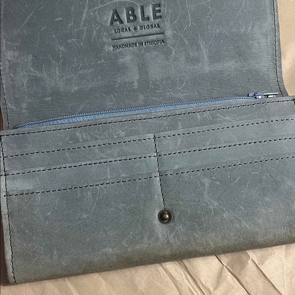 Elegant Gray Women's Clutch Wallet - Picture 6 of 8